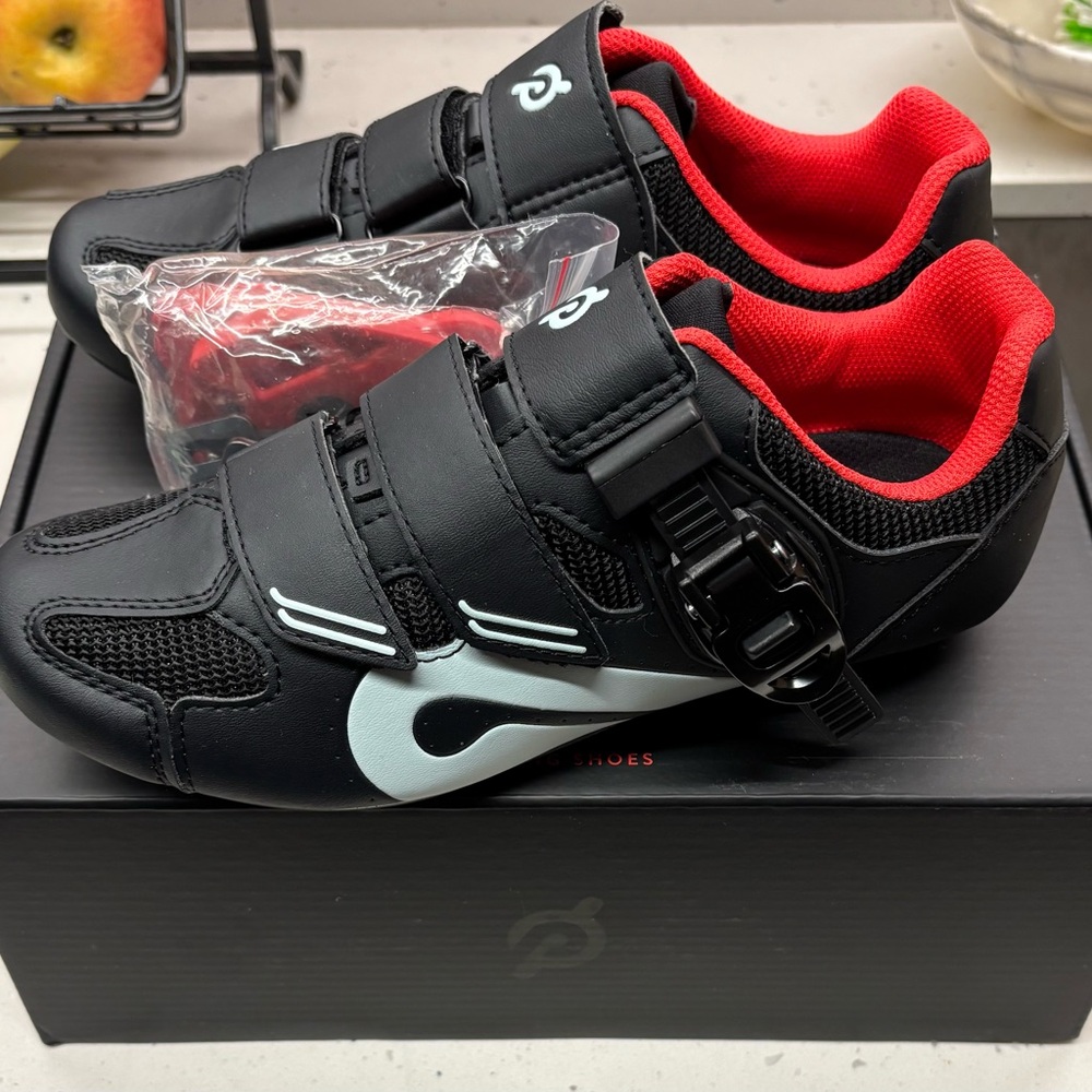 Women’s BRAND NEW Peloton Cycling Shoes size 7.5 (38 UK)